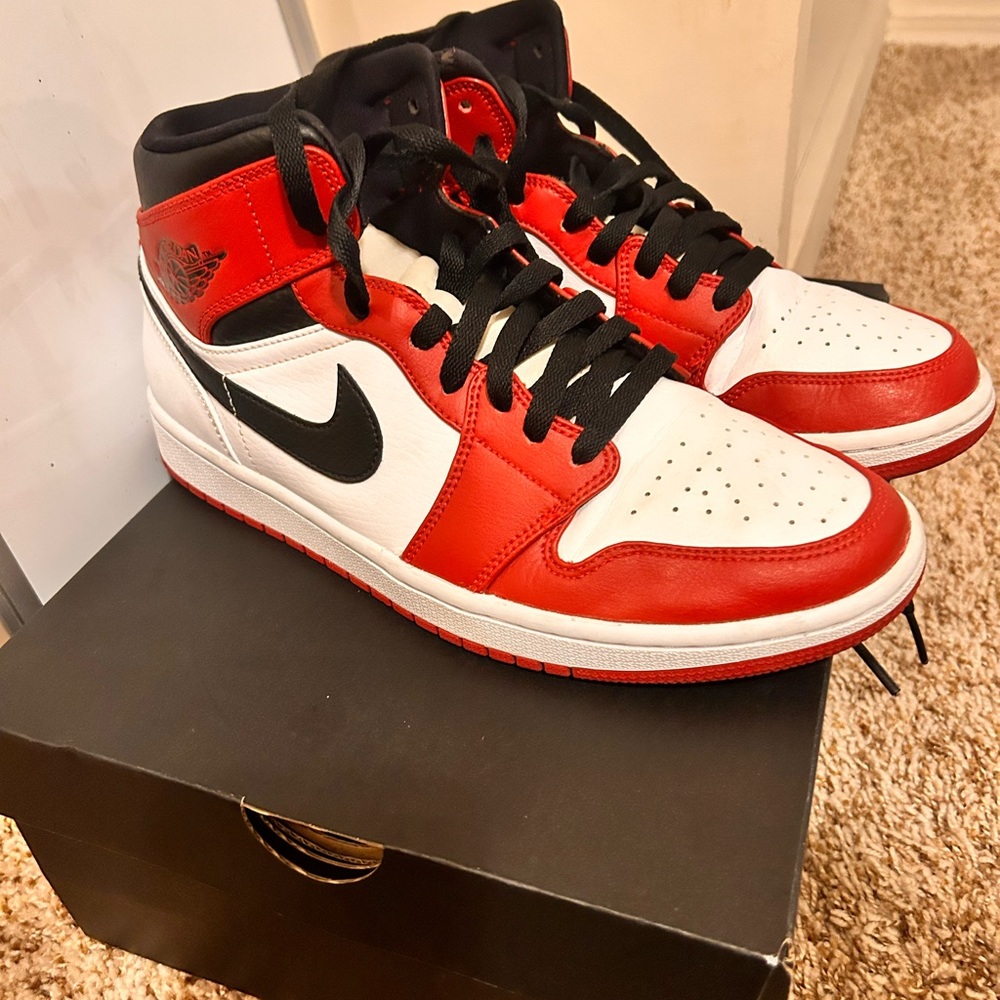 Nike Air Jordan 1 MID